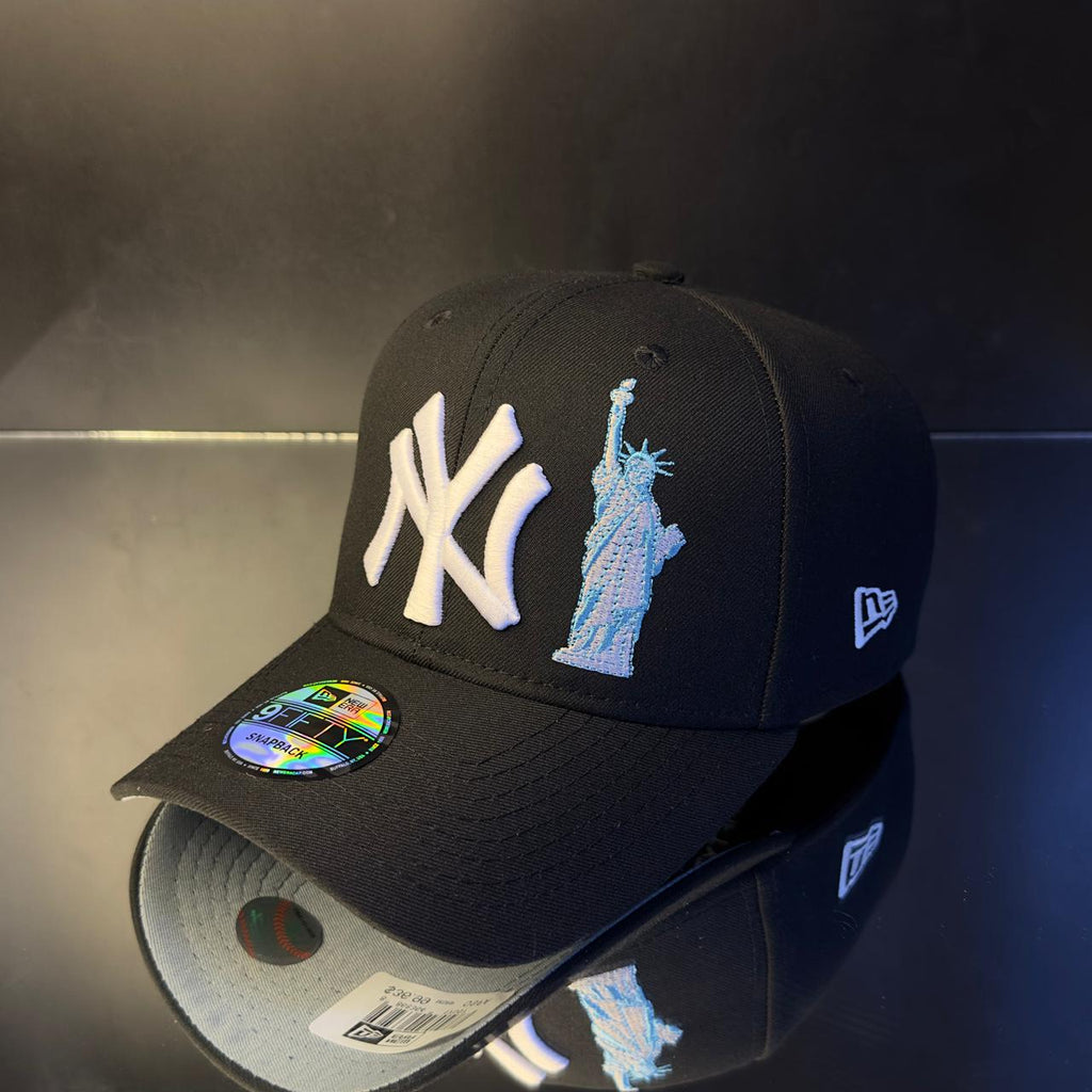 NY YANKEES ESTATUA DE LA LIBERTAD