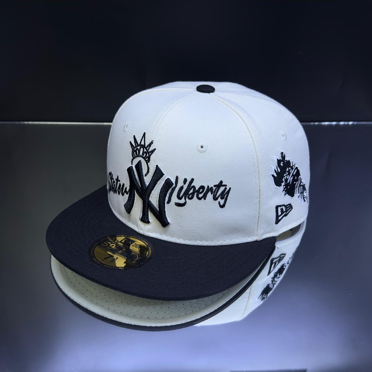 NY YANKEES STATU CREMA\NEGRO TALLA 7 3\8
