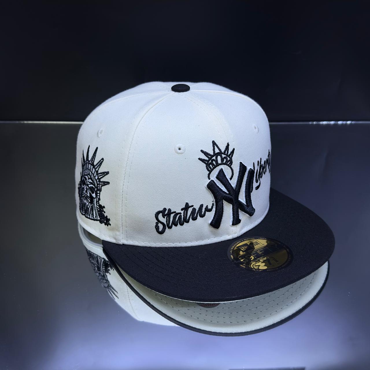 NY YANKEES STATU CREMA\NEGRO TALLA 7 3\8