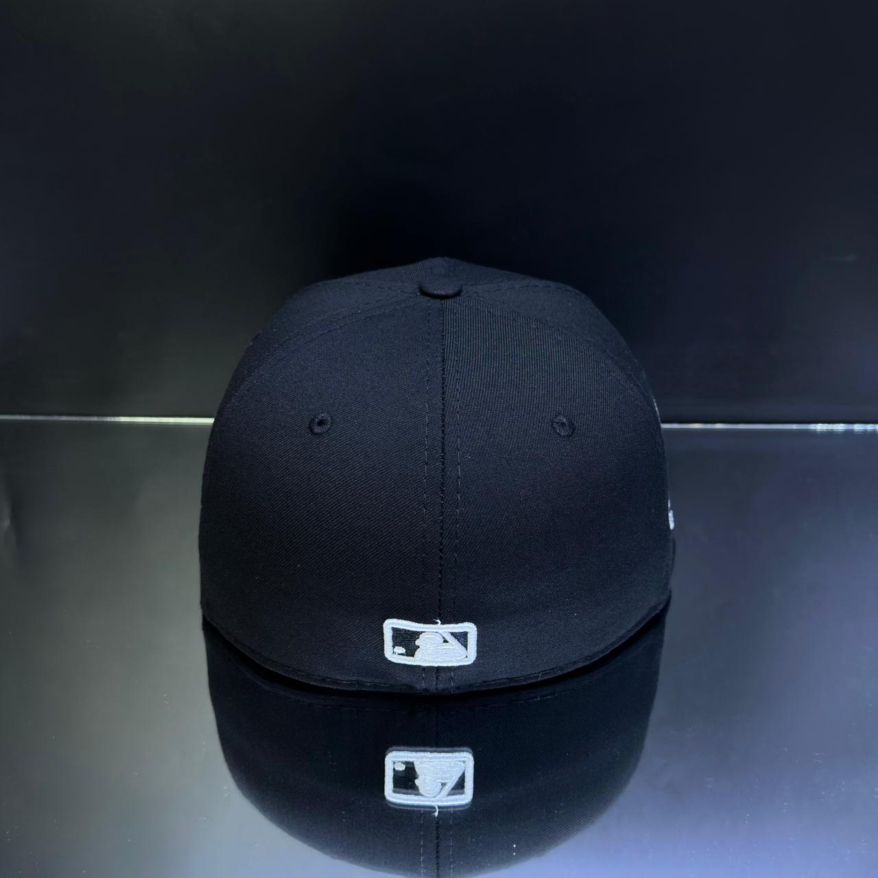 DETROIT NEGRO BORDE BLANCA TALLA 7 3\8