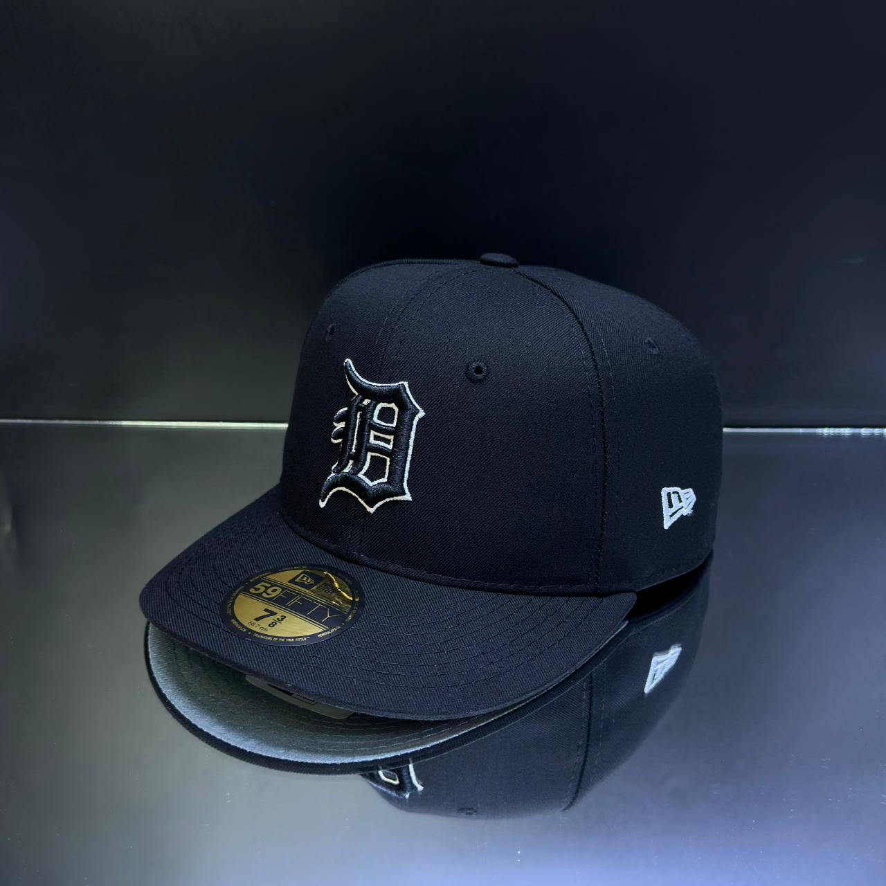 DETROIT NEGRO BORDE BLANCA TALLA 7 3\8