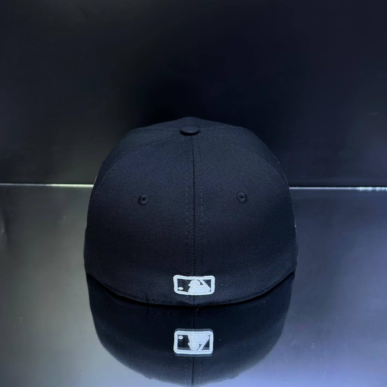 NY YANKEES NEGRO\BLANCO TALLA 7 3\8