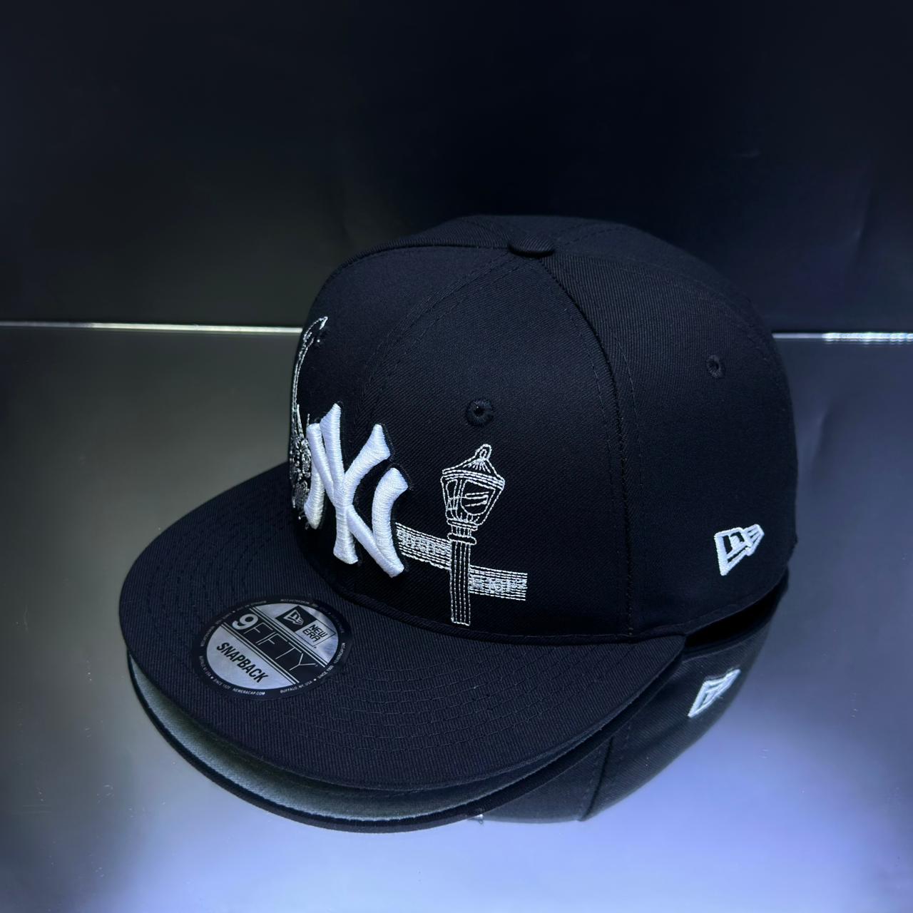 NY YANKEES ESTATUA DE LA LIBERTAD NEGRO\BLANCO