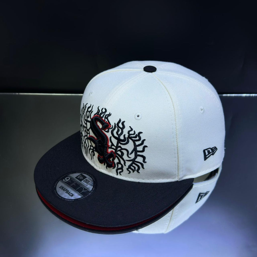 SOX CREMA\NEGRO\BORDE ROJO