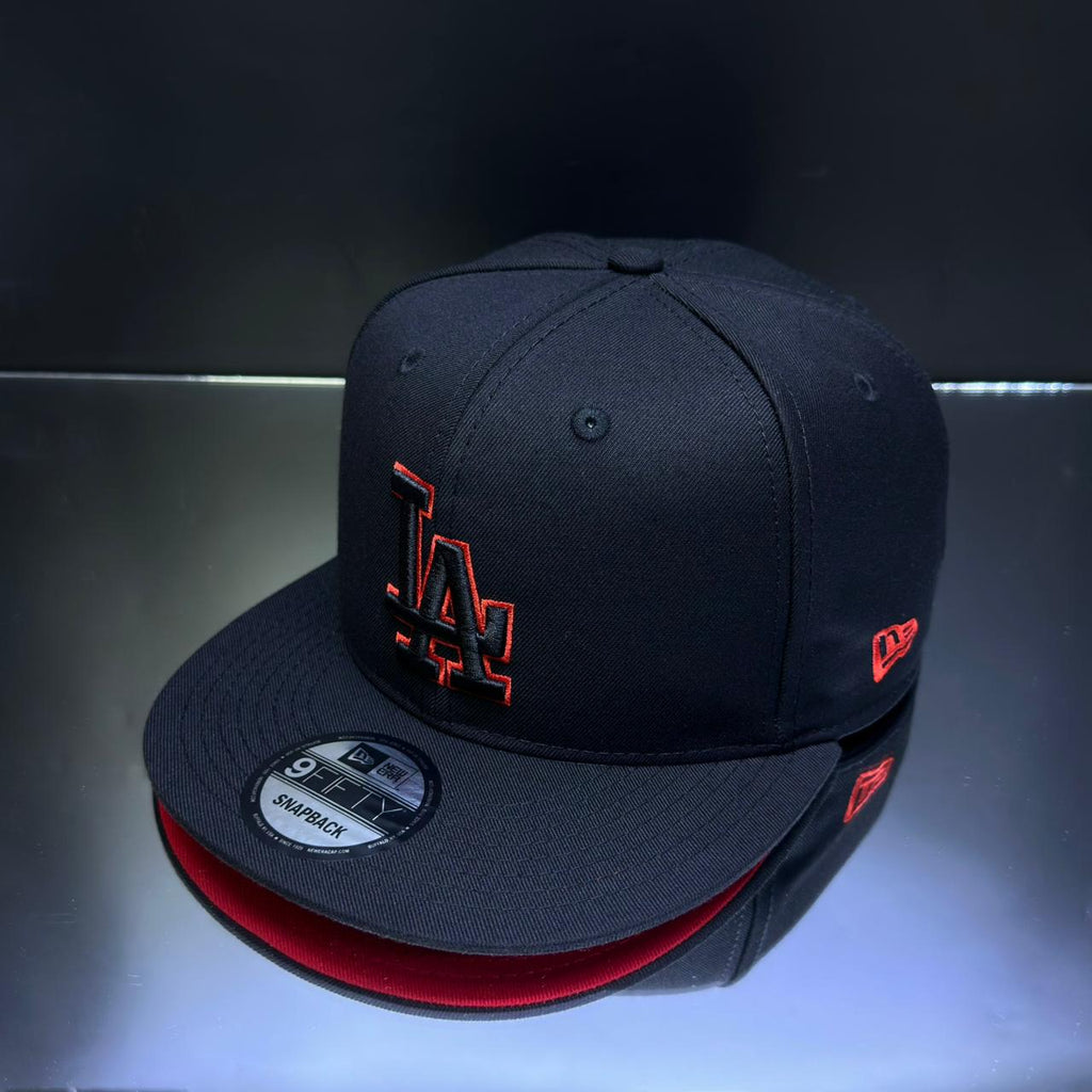 LOS ANGELES NEGRO BORDE ROJO