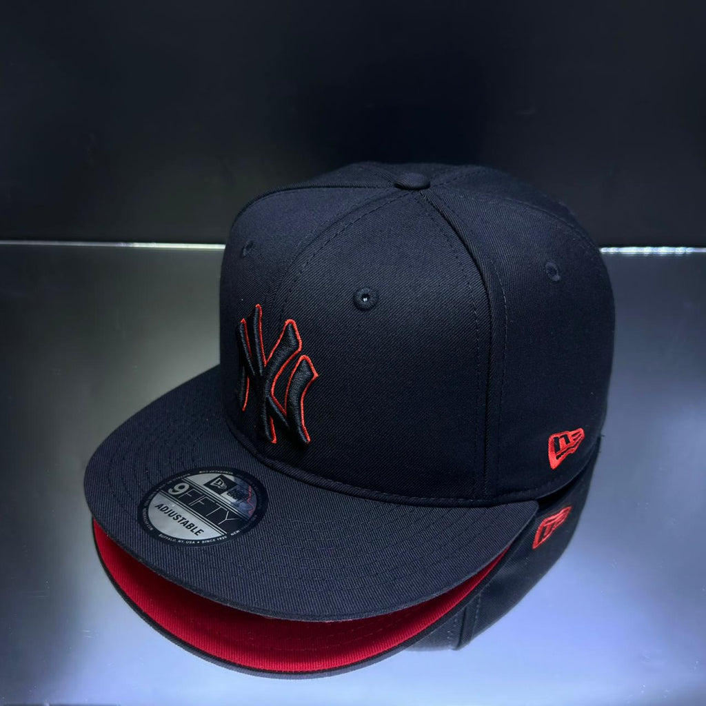 NY YANKEES NEGRO\BORDE ROJO