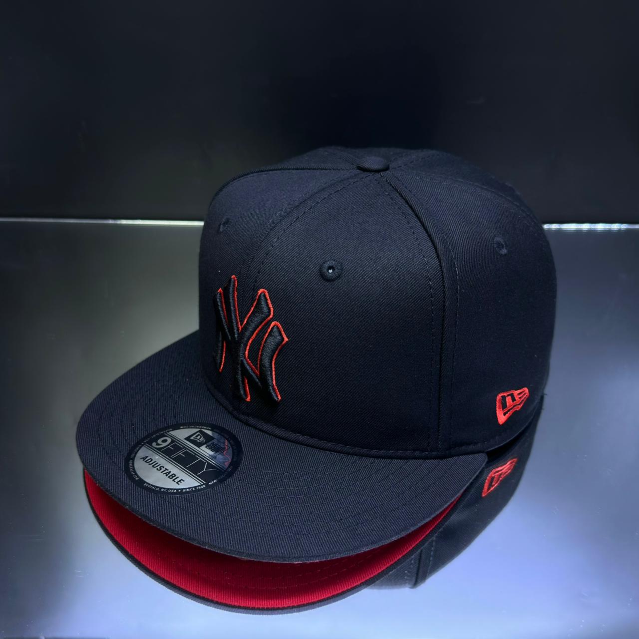 NY YANKEES NEGRO\BORDE ROJO