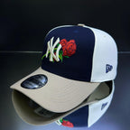 NY YANKEES FLOR ROJA CREMA\AZUL MARINO