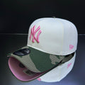 NY YANKEES\CAMUFLAJEADO\CREMA\ROSA