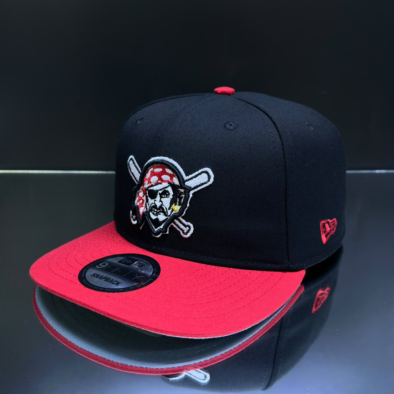 PIRATE NEGRO Y ROJO