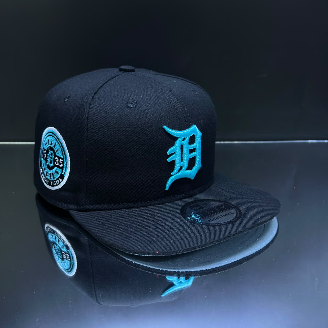 DETROIT / NEGRO CELESTE