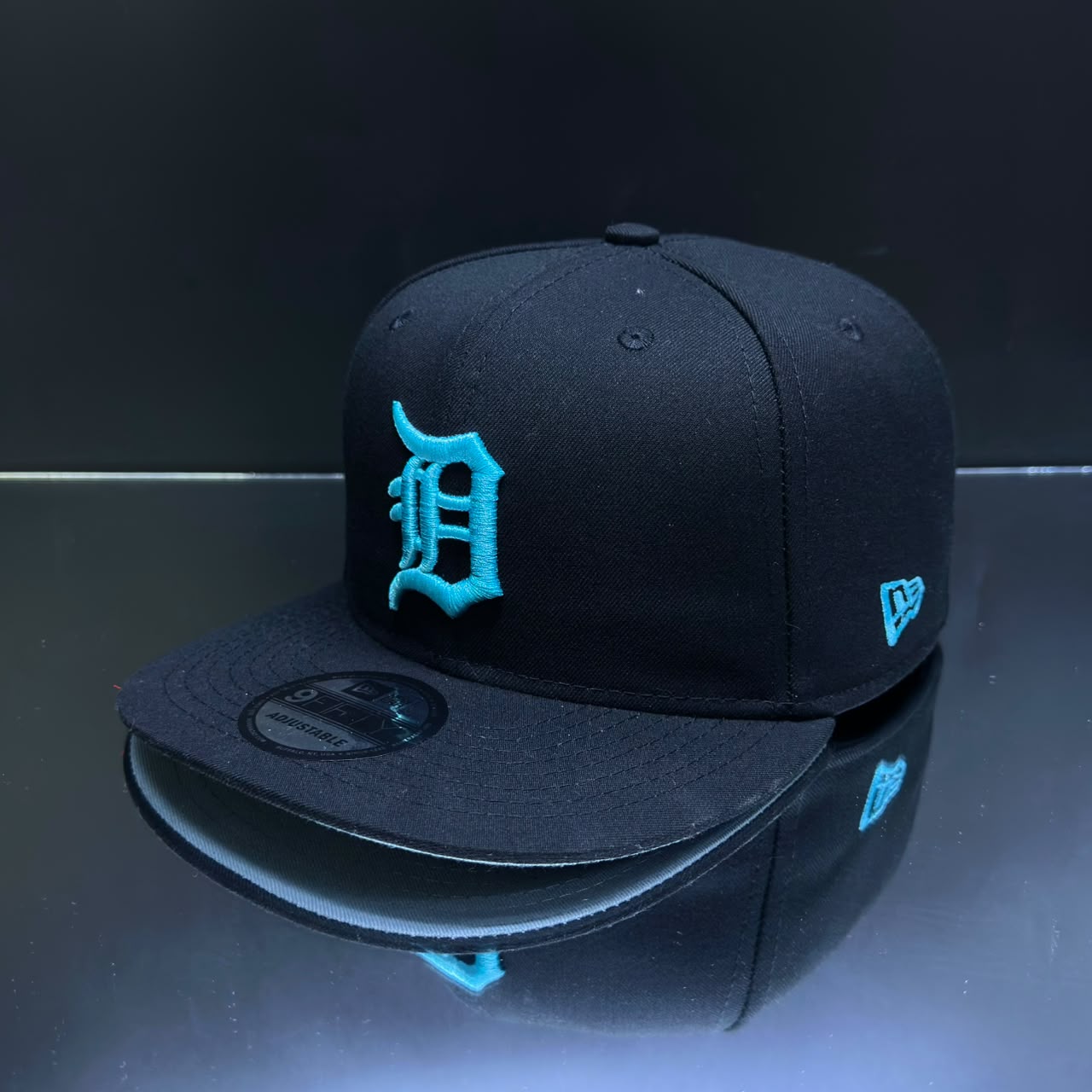 DETROIT / NEGRO CELESTE