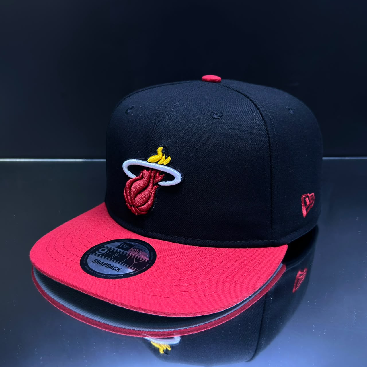 MIAMI HEAT / NEGRO Y ROJO