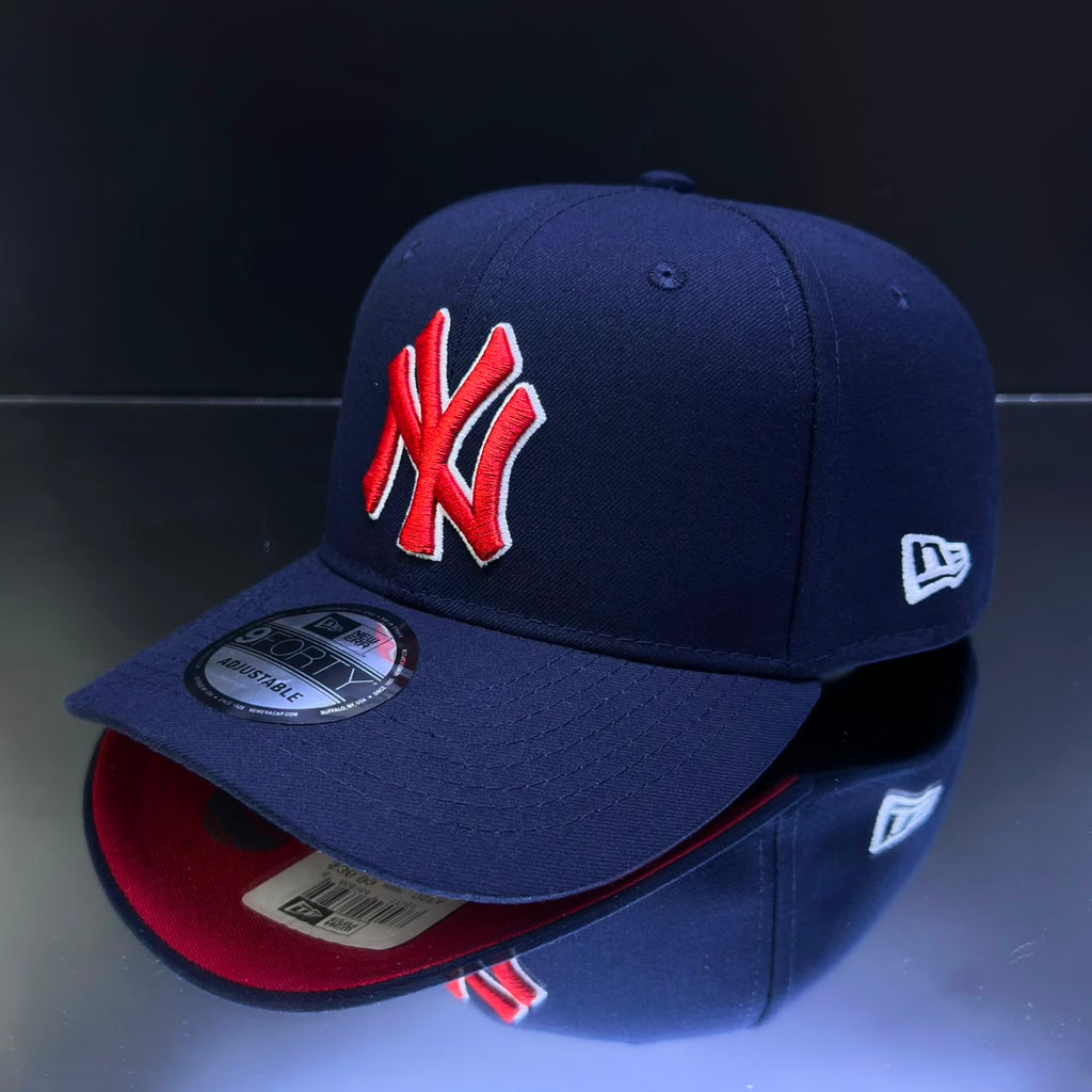 NY YANKEES AZUL MARINO ROJO \BORDE BLANCO